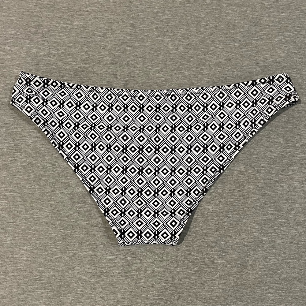 NWT Cupshe Black and White Geometric Bikini Bottom Size Small - Picture 7 of 7